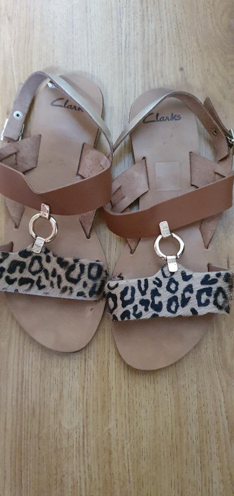 Dames sandalen van Clarks, Beige, Zo goed als nieuw, Clarks, Sandalen of Muiltjes