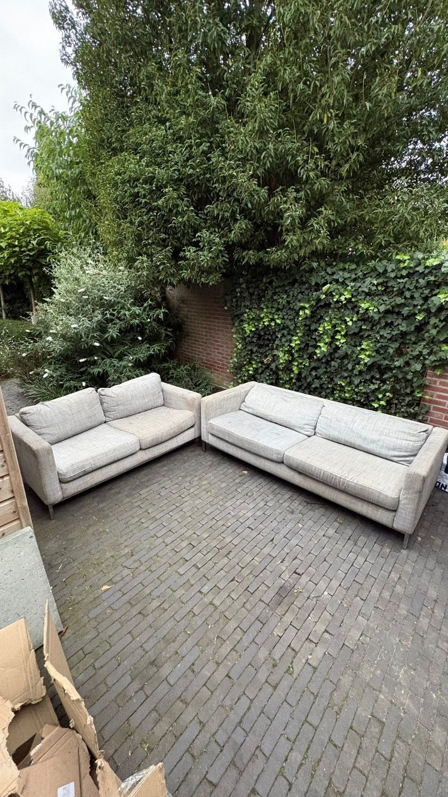 Twee gebruikte stoffen banken - ideaal voor opknapbeurt, Ophalen, Gebruikt, Driepersoons, 75 tot 100 cm