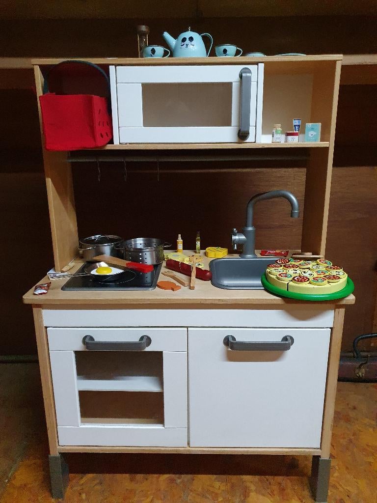 Duktig Keukentje met serviesje, pannen, pizza, kookgerei,, Ophalen, Zo goed als nieuw, Hout, Speelkeuken