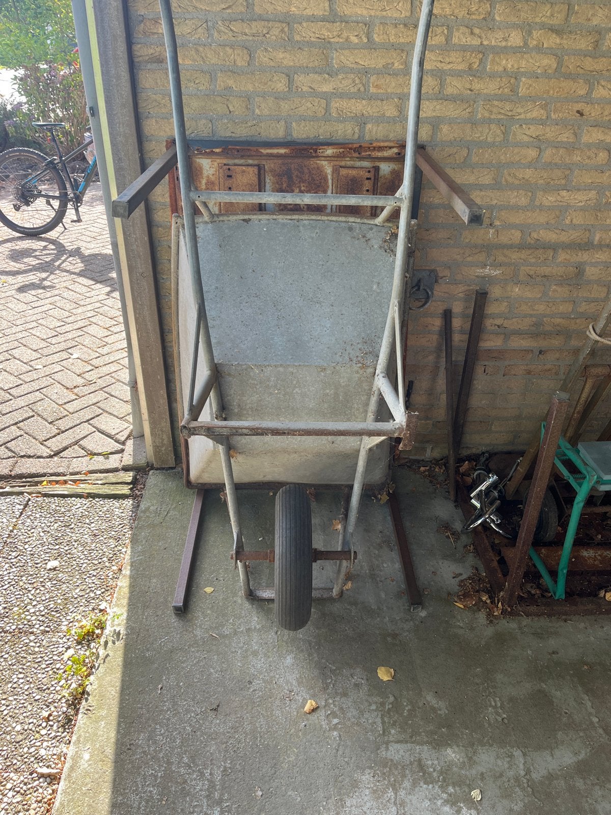 Stevige gebruikte kruiwagen voor tuin en bouw, Tuin en Terras, Kruiwagens, Ophalen, Gebruikt, Handmatig, Tweewielig