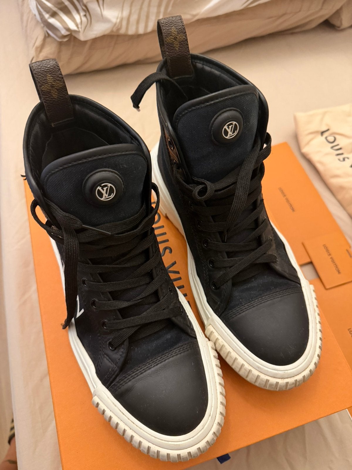 Louis vuitton laarzen maat 41, Kleding | Dames, Hoge laarzen, Zwart, Ophalen of Verzenden, Gedragen