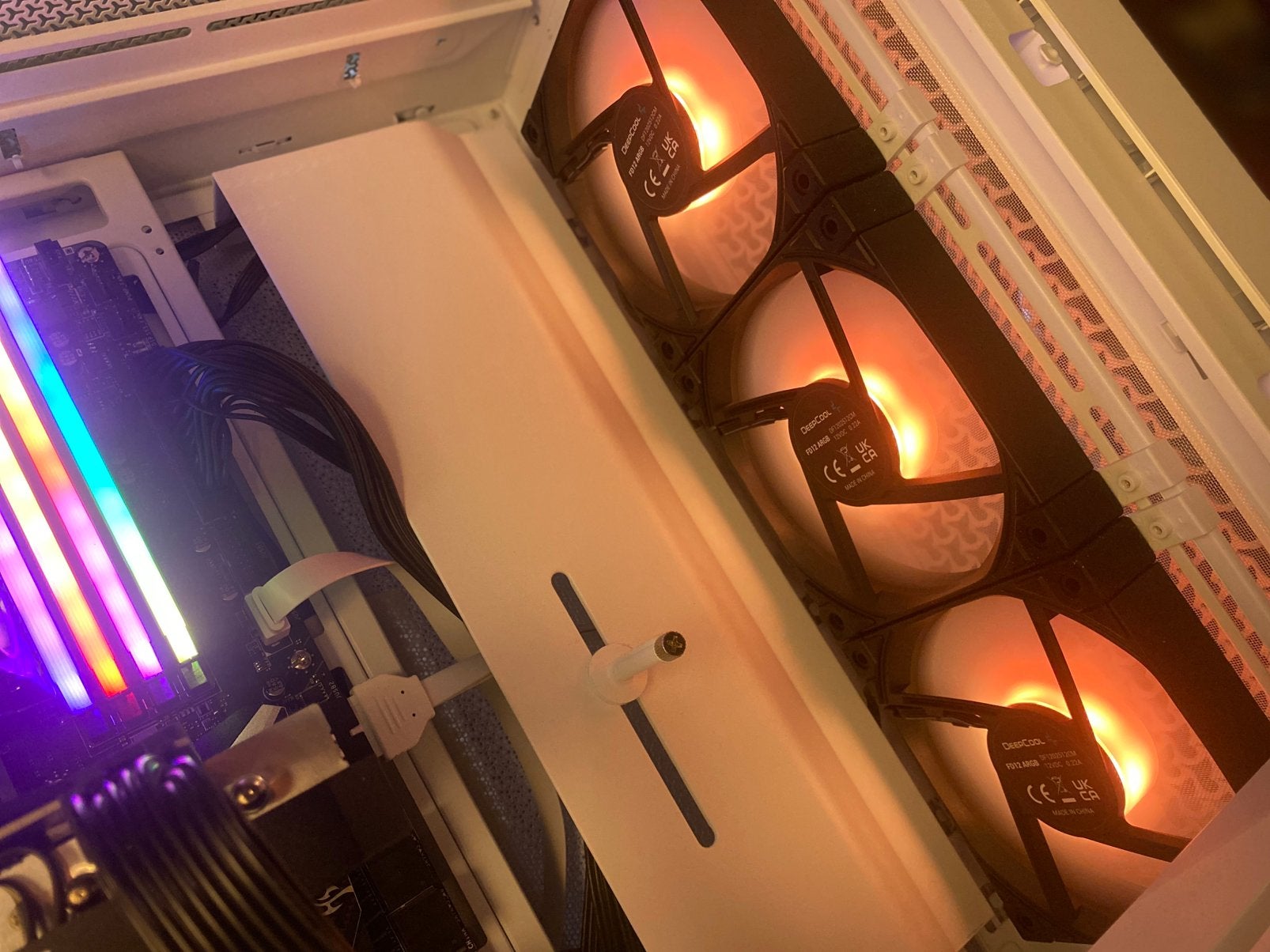 Foto 7 van Game PC - I5 9600K - Rtx 2060 Super - 32GB RGB Pro - 1TB SSD