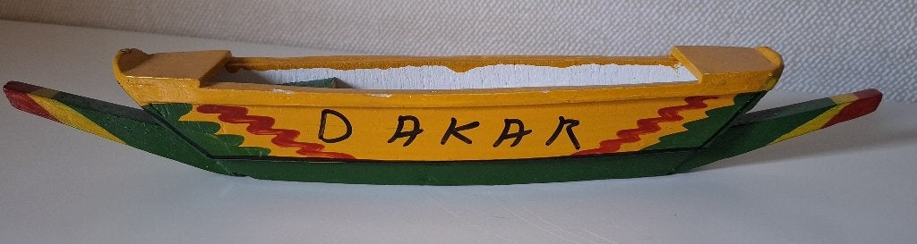 Kleurrijk Afrikaans Houtsnijwerk – Grote Houten Pirogue, Ophalen of Verzenden