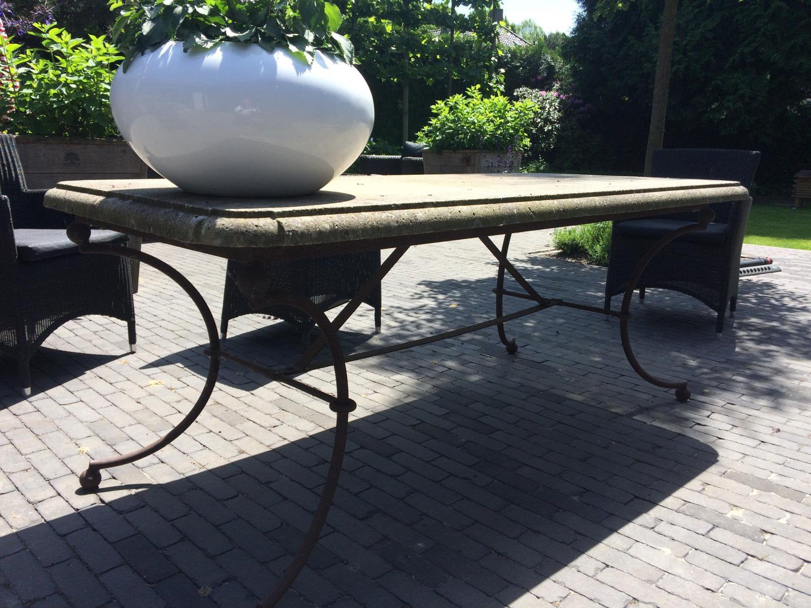 Betonnen tuintafel met verroest onderstel - 180x90 cm, Ophalen, Gebruikt, Rechthoekig, Overige materialen
