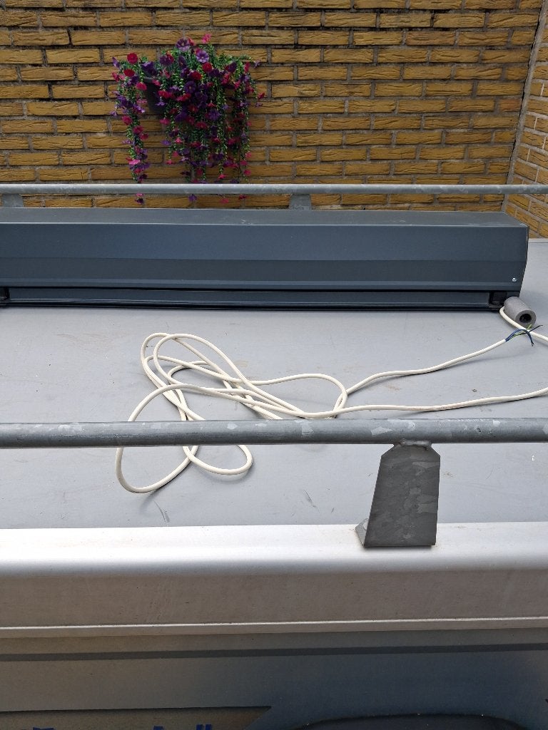 2x elektrische rolluiken, Doe-het-zelf en Verbouw, Rolluiken, Ophalen, Overige kleuren, 200 cm of meer, 150 tot 200 cm