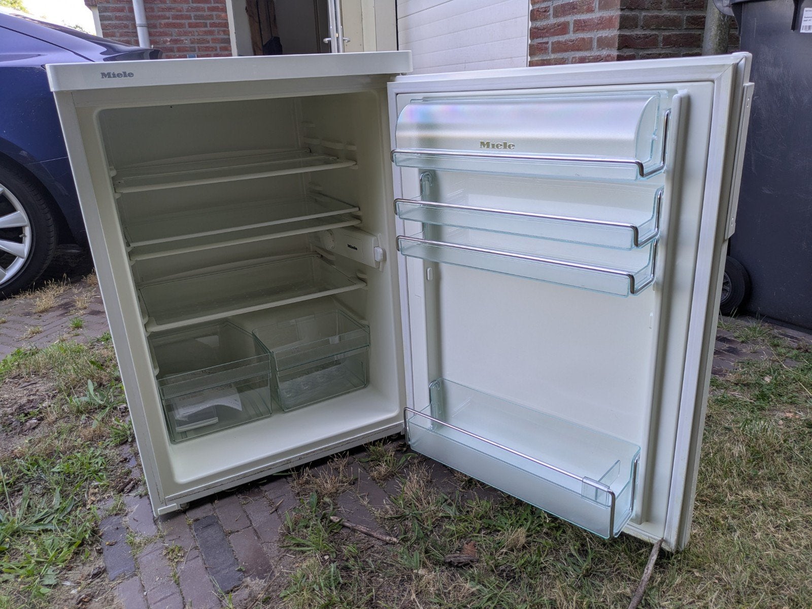 Miele tafelmodel koelkast K2319S, 100 tot 150 liter, 45 tot 60 cm, Ophalen, 85 tot 120 cm