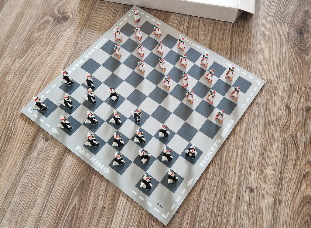 Damspel in de vorm van verklede kippen, Een of twee spelers, Ophalen of Verzenden, Gebruikt