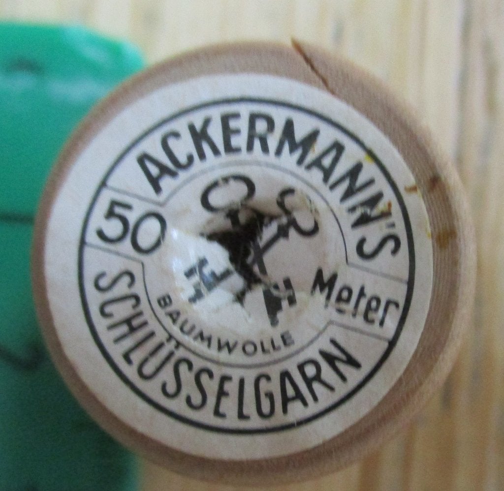 Ackermann's naaigaren schattig klein houten klosje 2cm hoog, Ophalen of Verzenden, Gebruikt, Garen of Naald(en)