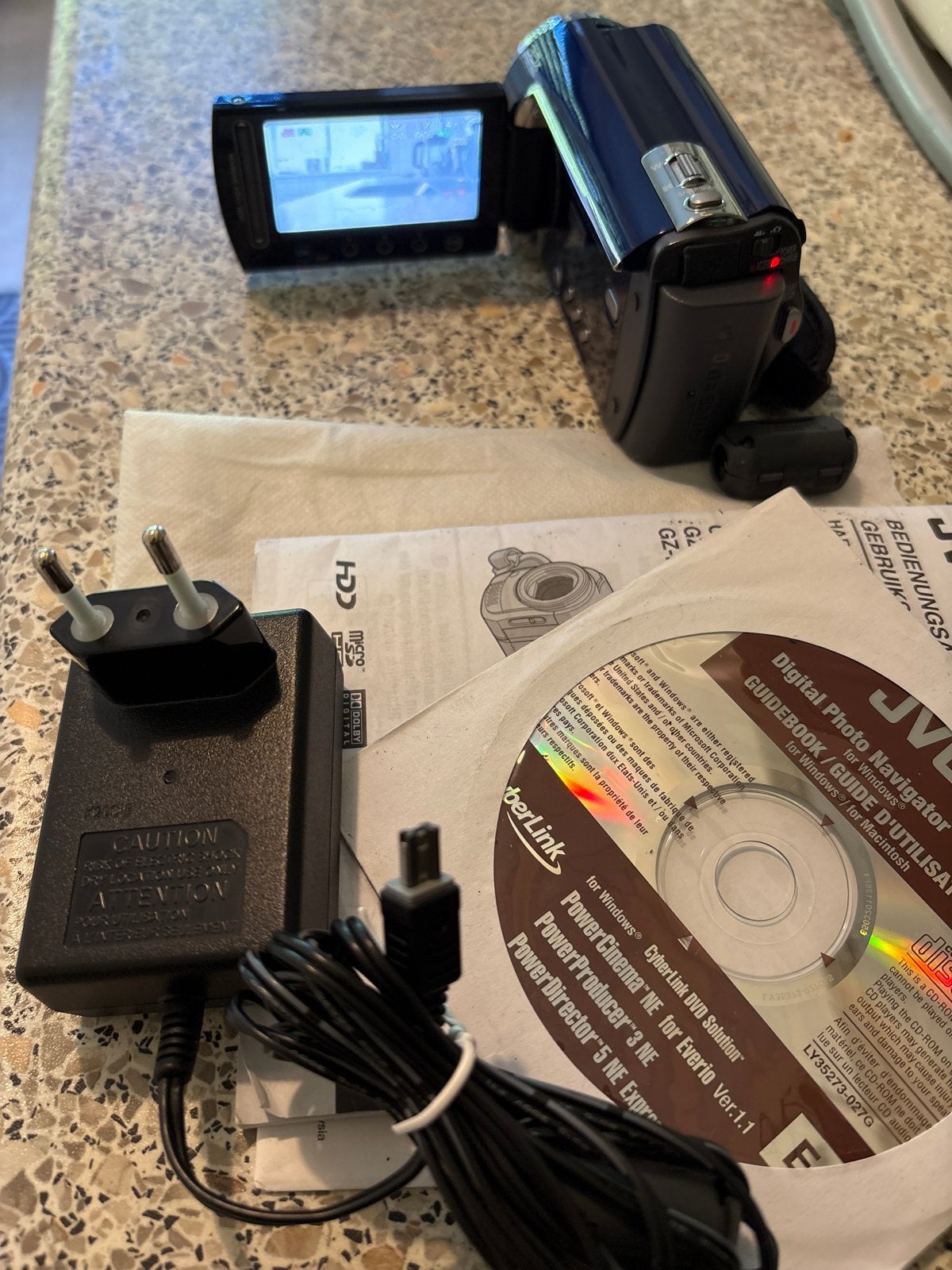 JVC Everio 30GB Camcorder HDD, handleiding en accessoires, Ophalen, JVC, 20x of meer, Camera