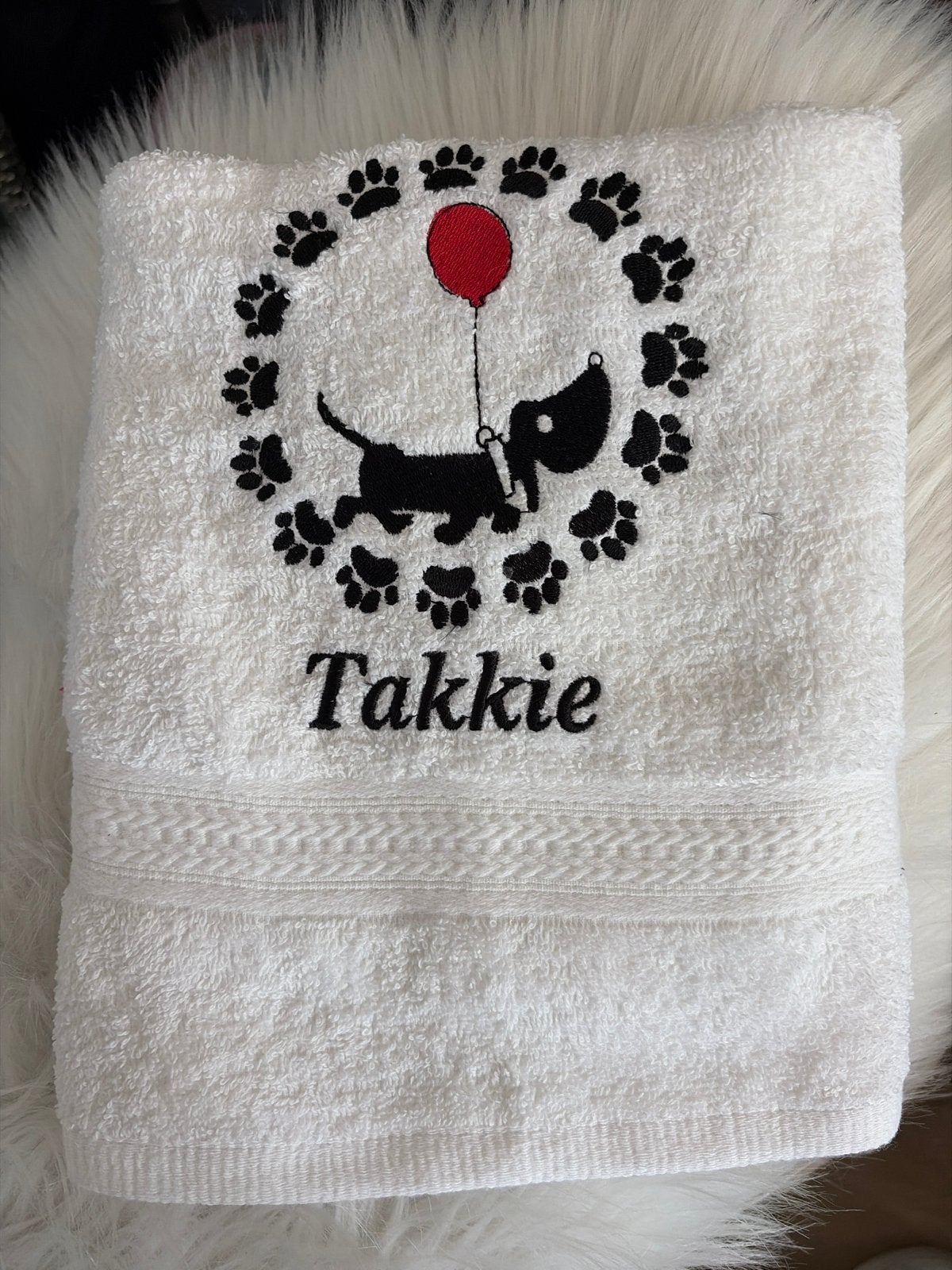Nieuwe geborduurde handdoeken - Leuk als cadeau!, Ophalen of Verzenden, Nieuw, Wit, Handdoek