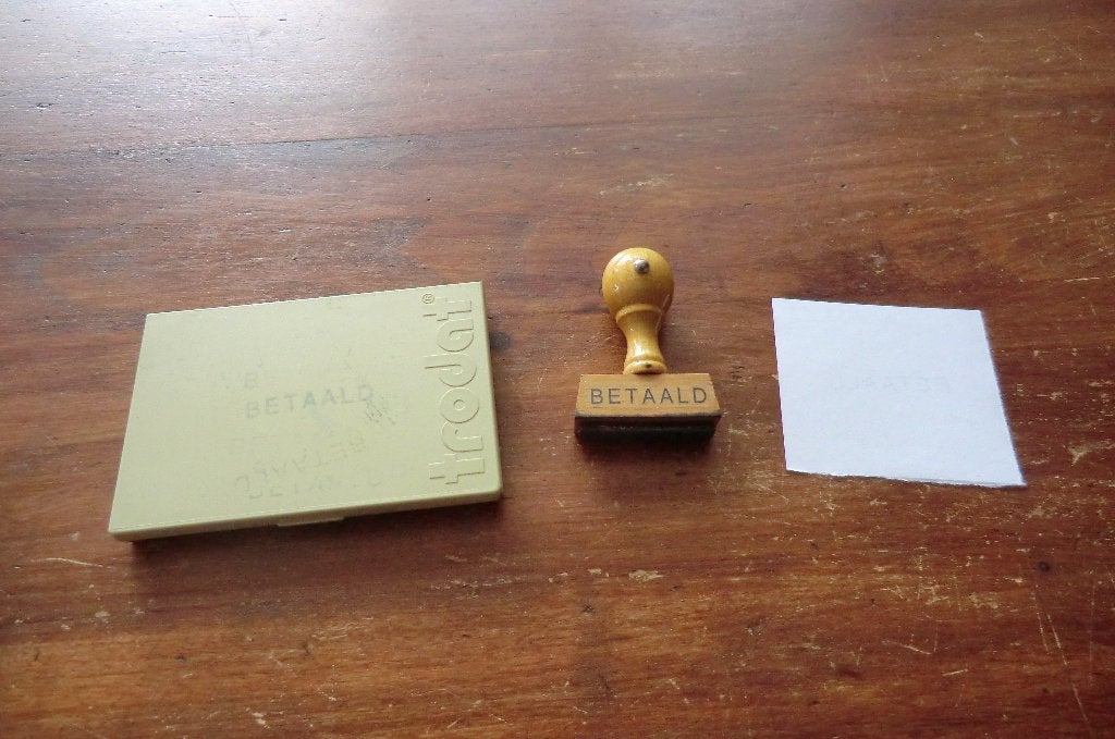 stempeltje  'betaald' - met inktdoosje, Ophalen of Verzenden, Gebruikt