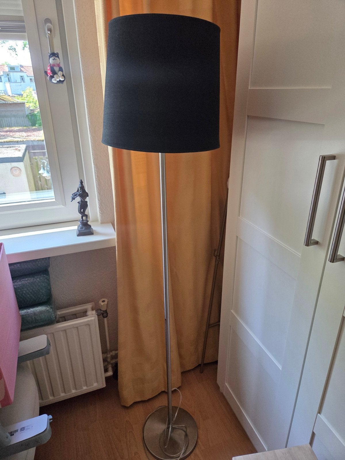 Stijlvolle staande lamp met zwarte kap, Gebruikt, Textiel, Modern, 150 tot 200 cm