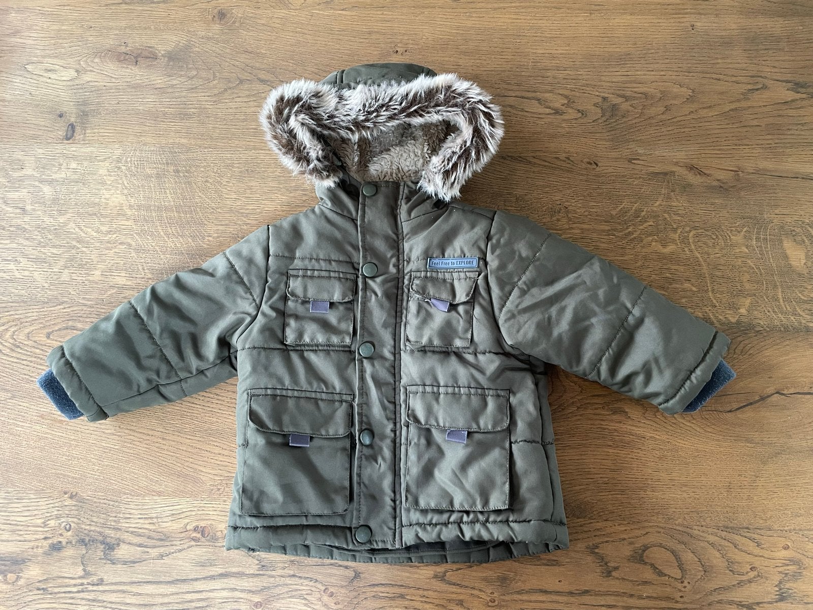 Stoer groen winterjasje met afneembaar bontkraagje, Ophalen of Verzenden, Zo goed als nieuw, Jongetje of Meisje, Jasje