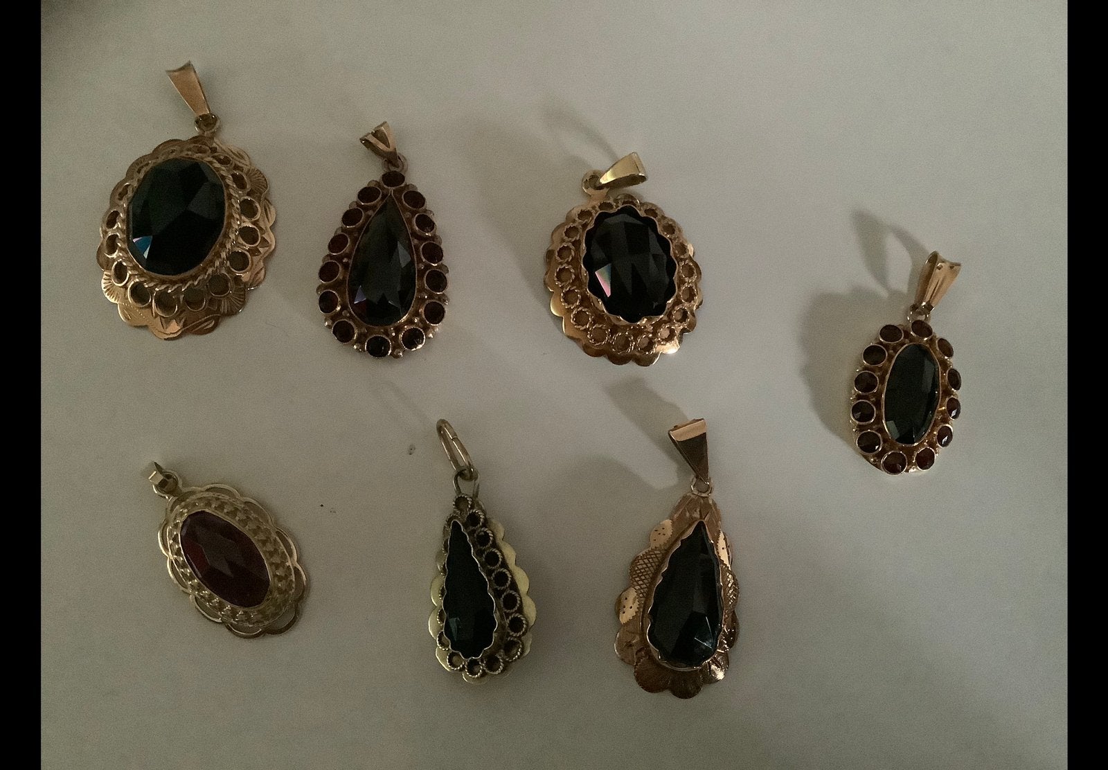 Antieke vintage gouden sieraden Roos Diamanten Camee Granaat, Met edelsteen, Verzenden, Zo goed als nieuw, Goud