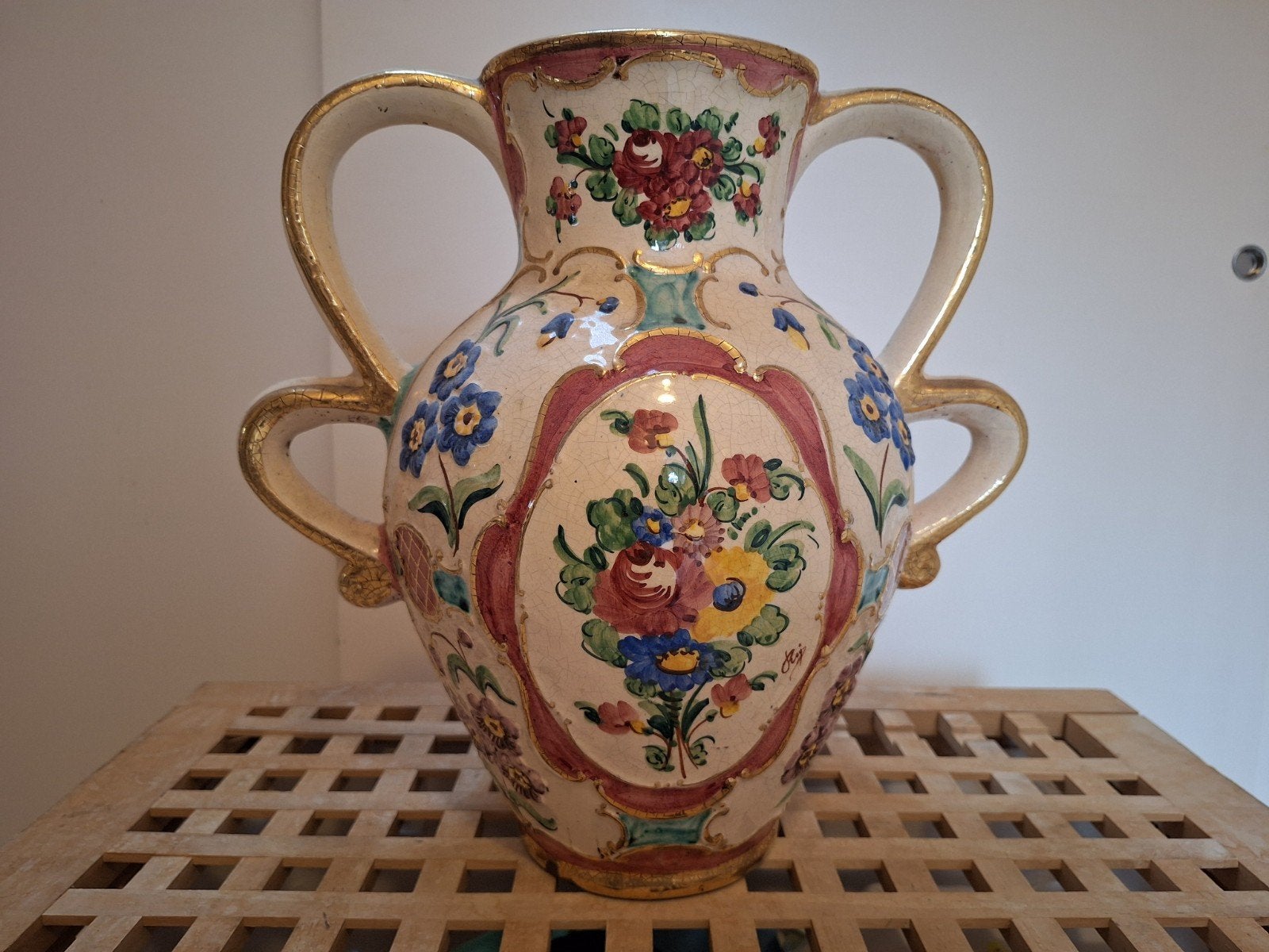 Antieke vaas met bladgoud en handgeschilderde bloemen, Ophalen