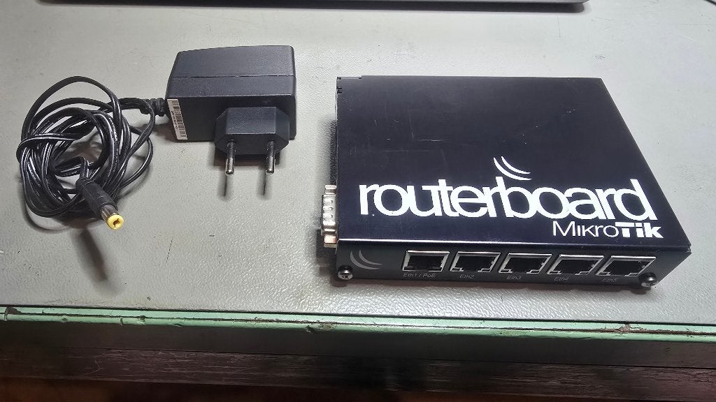 mikrotik routerboard 450G, Computers en Software, Ophalen of Verzenden, Zo goed als nieuw, Router, MikroTiK Routerboard