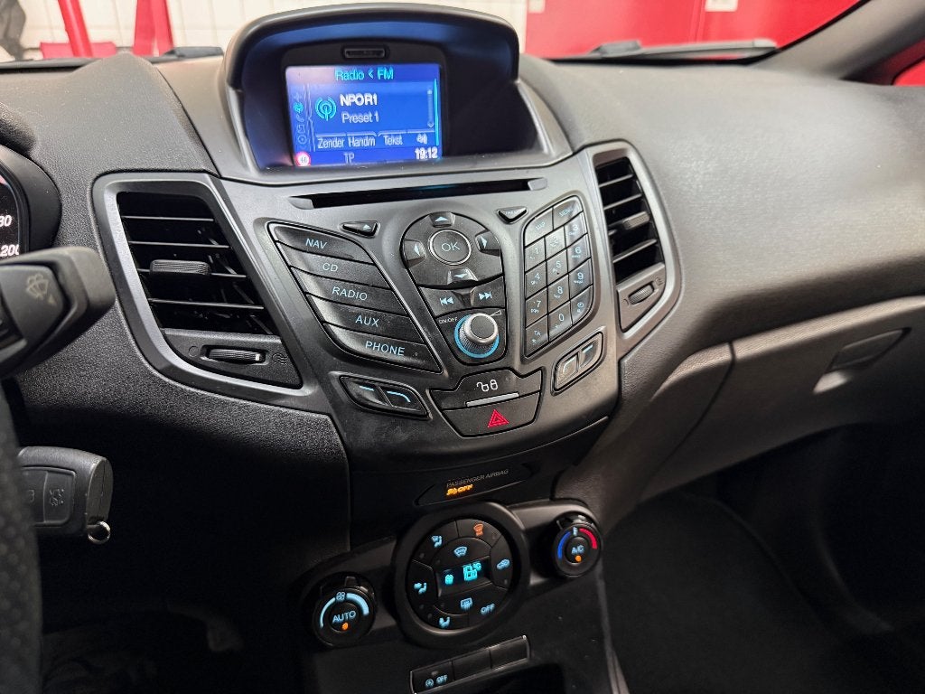 Foto 11 van Ford Fiësta 1.0 Ecoboost 100pk 5dr 2017 Blauw