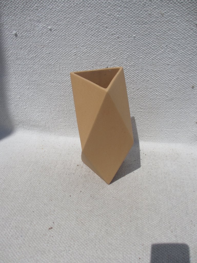 Mooie geometrische design vaas OJEA STUDIO, Antiek en Kunst, Kunst | Designobjecten, Geel, Vaas, Ophalen of Verzenden, 21 cm
