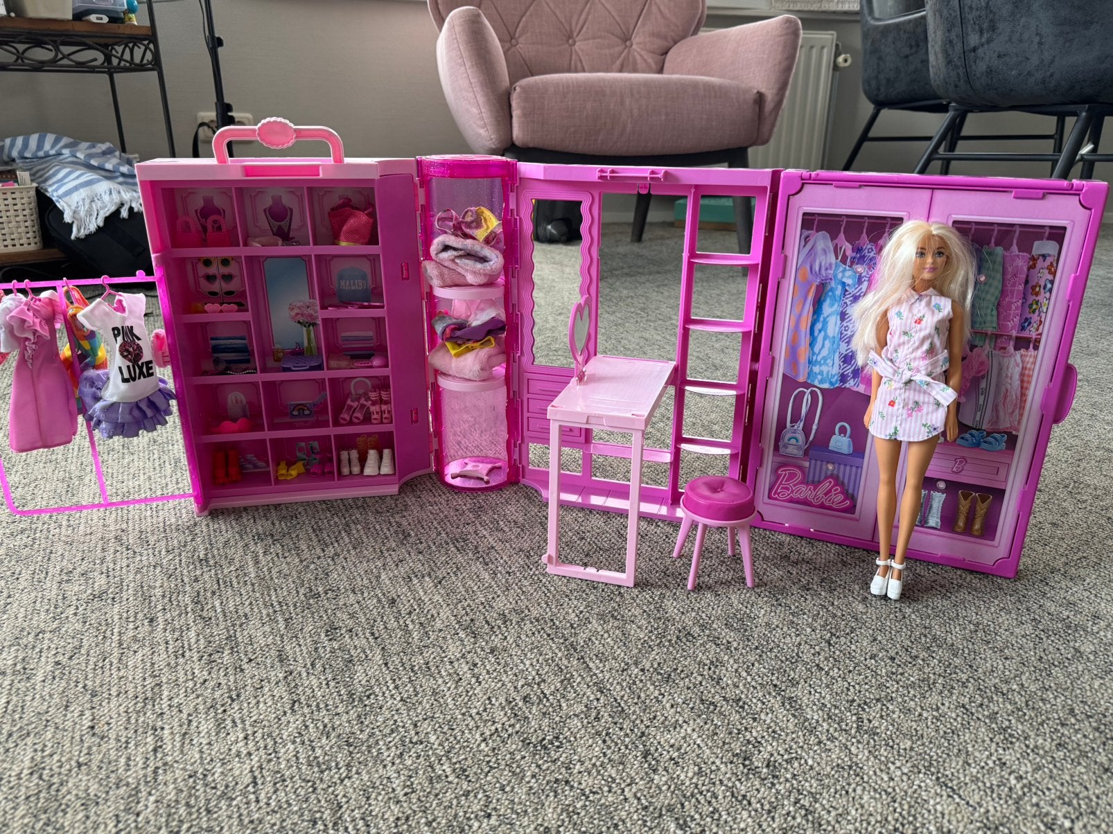 Barbie Dream Closet + Barbie auto – complete set, Ophalen of Verzenden, Zo goed als nieuw, Toebehoren