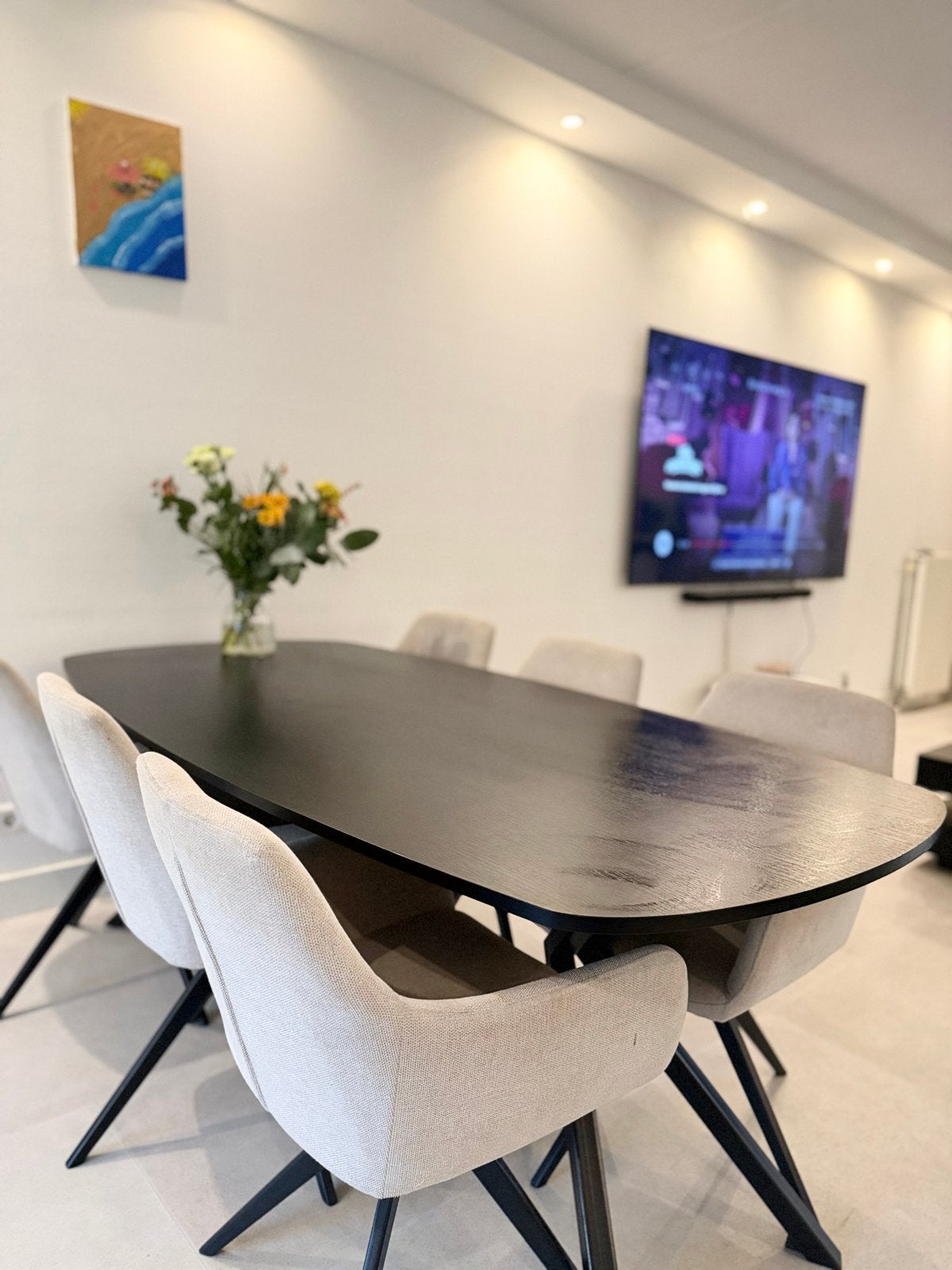 Stijlvolle ovale zwarte eettafel, Huis en Inrichting, Ophalen, 100 tot 150 cm, Zo goed als nieuw, 150 tot 200 cm
