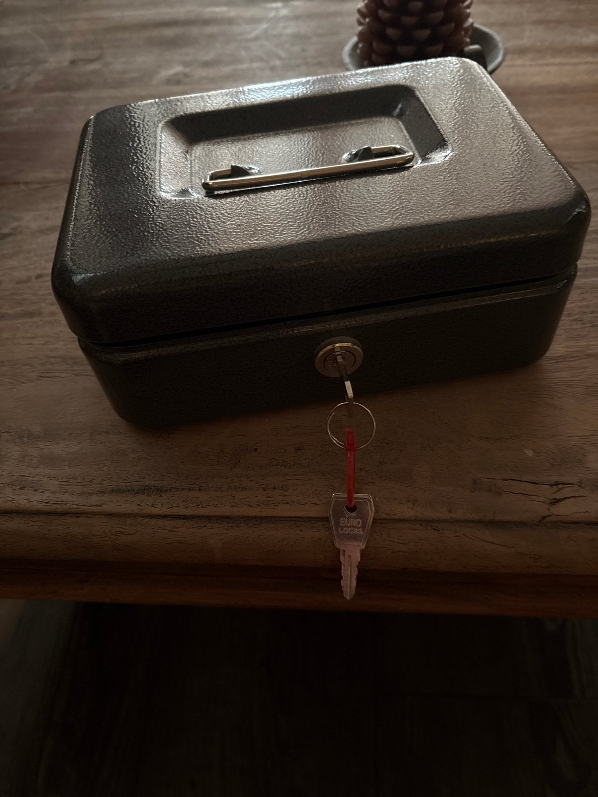 Robuuste metalen geldkist met sleutel - Ideaal voor thuis/ka, Ophalen of Verzenden, Gebruikt, Brandkast