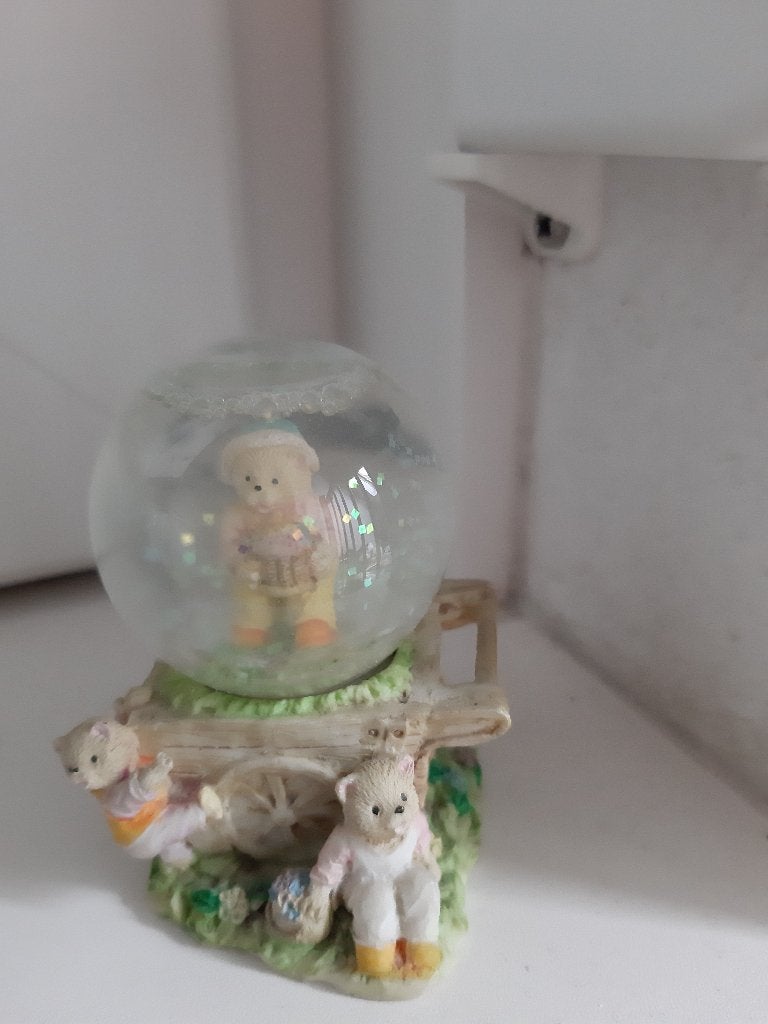 Sneeuwbal beertje. (polystone), Ophalen of Verzenden, Zo goed als nieuw, Beeldje, Overige merken