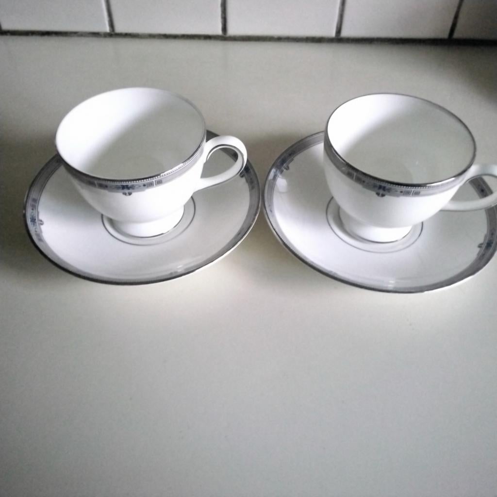 2 wedgwood  kop en schotel  amherst, Ophalen of Verzenden, Zo goed als nieuw, Porselein, Kop(pen) en/of Schotel(s)