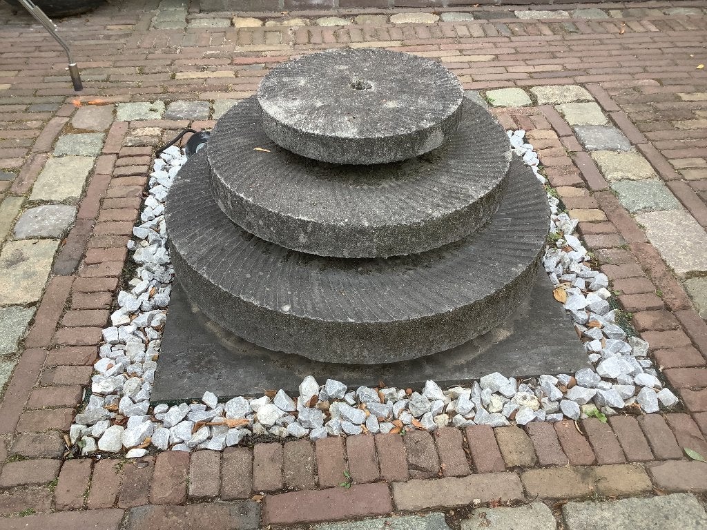 Waterpartijen 3 molenstenen, Tuin en Terras, Waterpartijen en Fonteinen, Ophalen, Gebruikt, Beton, Waterval