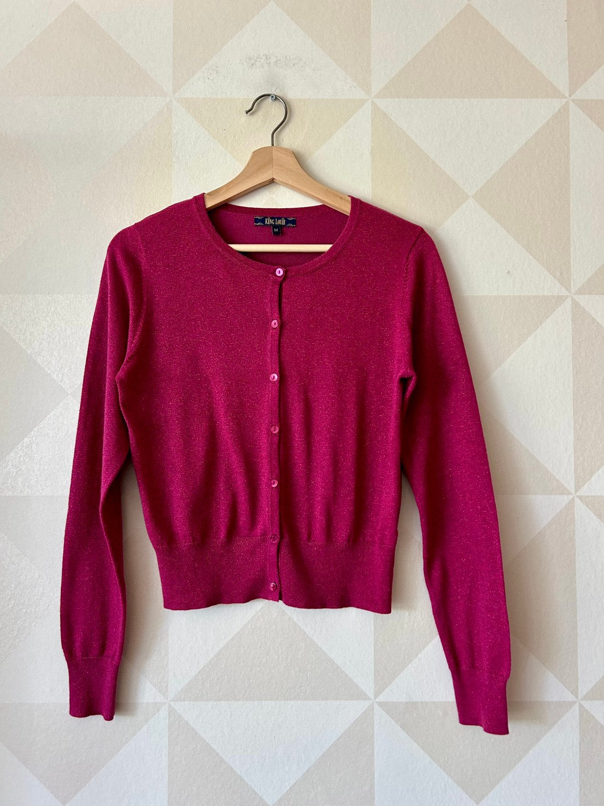 King Louie Cardi Roundneck vest paars roze M/38 zgan, Maat 38/40 (M), Paars, Ophalen of Verzenden, Zo goed als nieuw