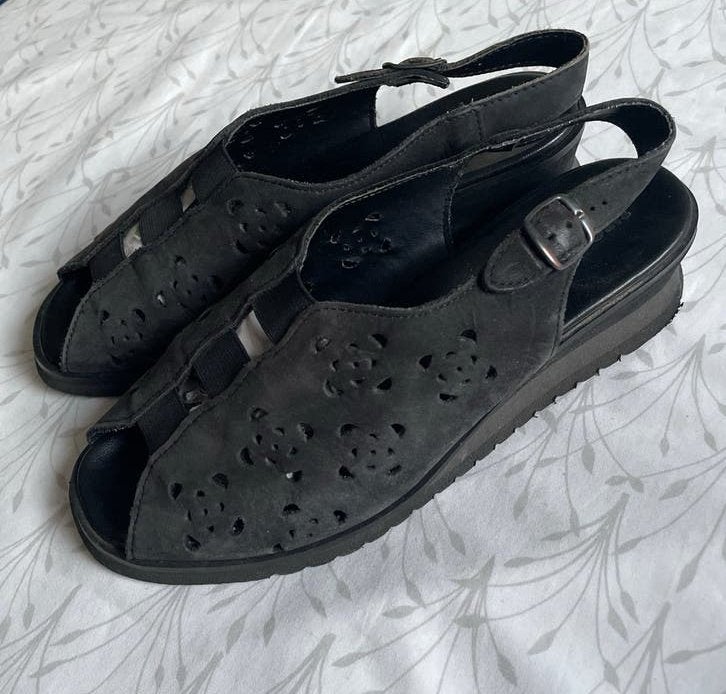 Zwarte sandalen met open teen en gesp - Maat 39, Kleding | Dames, Ophalen of Verzenden, Gedragen, Zwart, Sandalen of Muiltjes