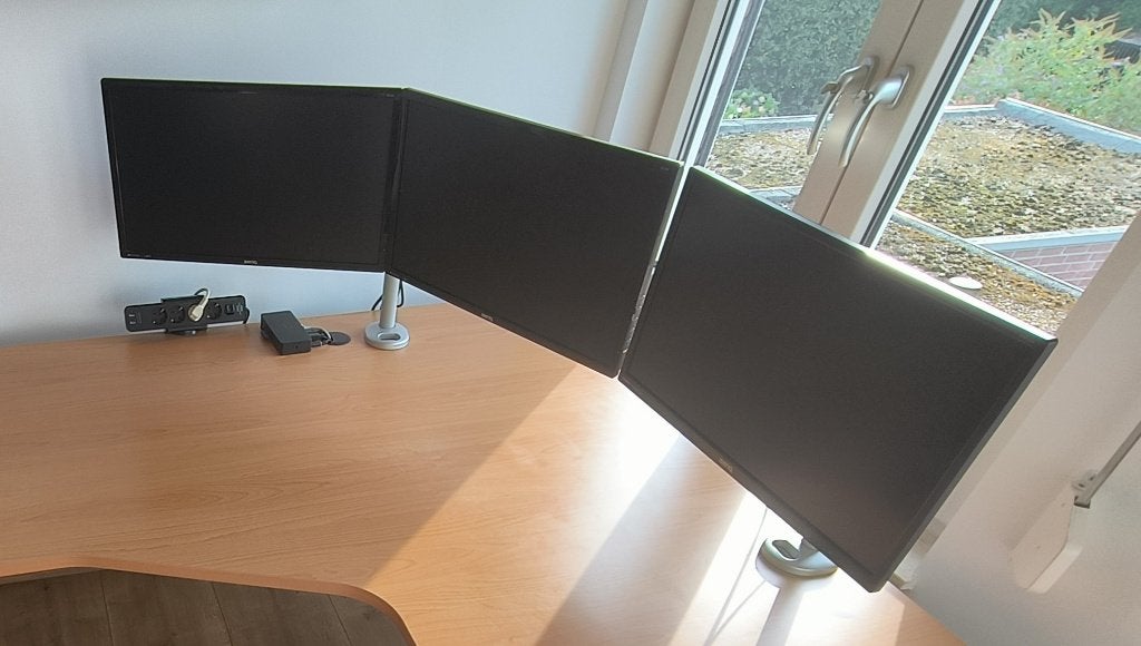 Drie 24" BenQ monitoren met monitorarmen, BENQ, DVI, Full HD, Zo goed als nieuw
