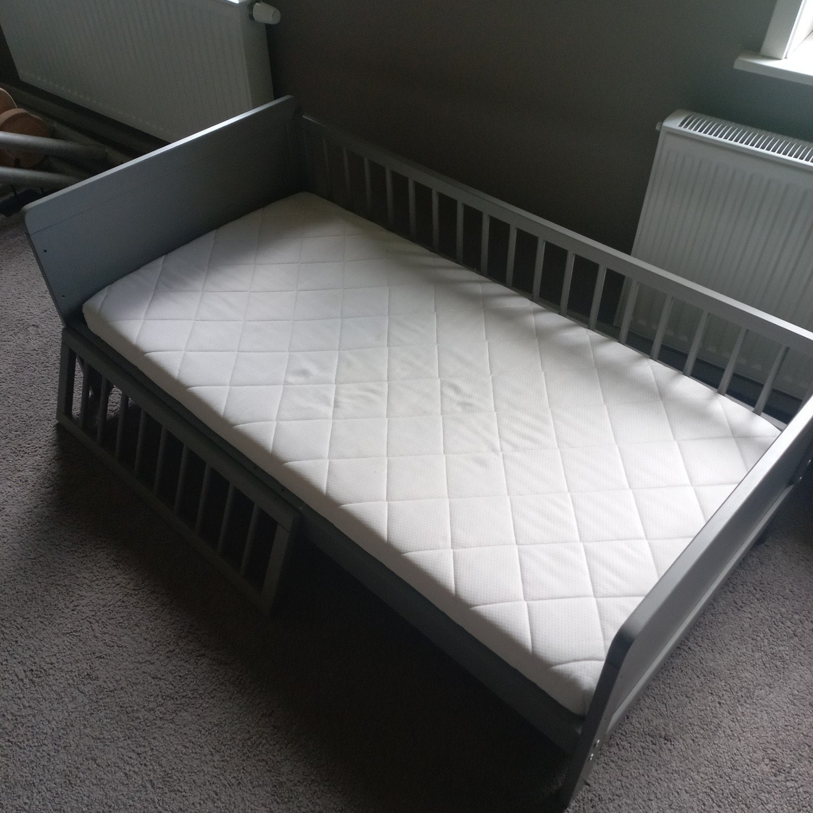 Petit Amelie peuterbed 140x70 cm, Ophalen, Gebruikt, 190 cm of minder, Grijs