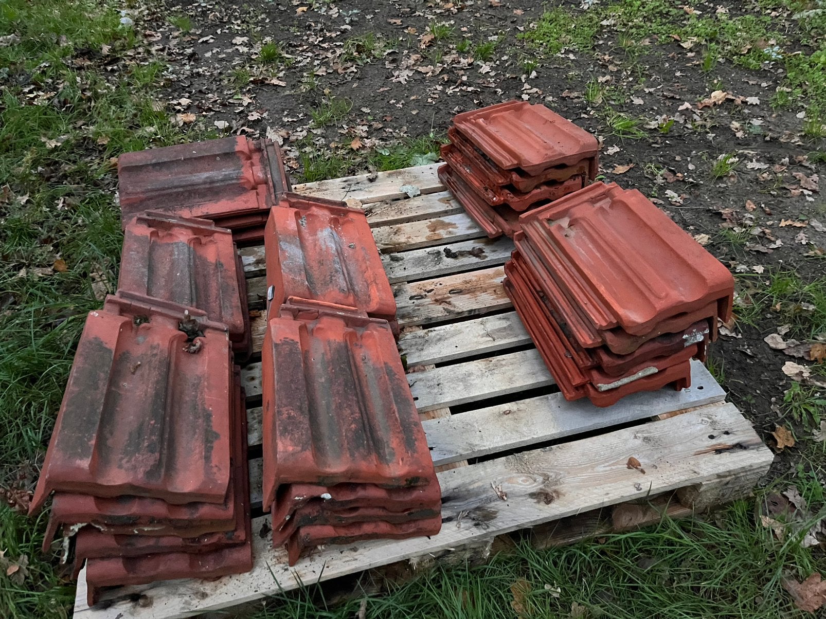 Vlakke mulden gevelpan, Ophalen, Gebruikt, Steen of Klei, 15 m² of meer