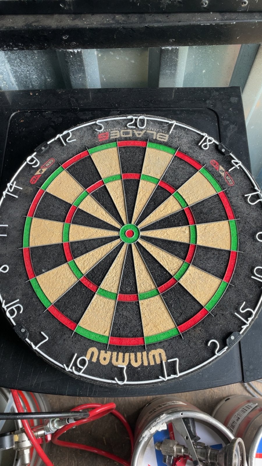 Winmau blade 6, Sport en Fitness, Darts, Ophalen of Verzenden, Zo goed als nieuw, Dartbord