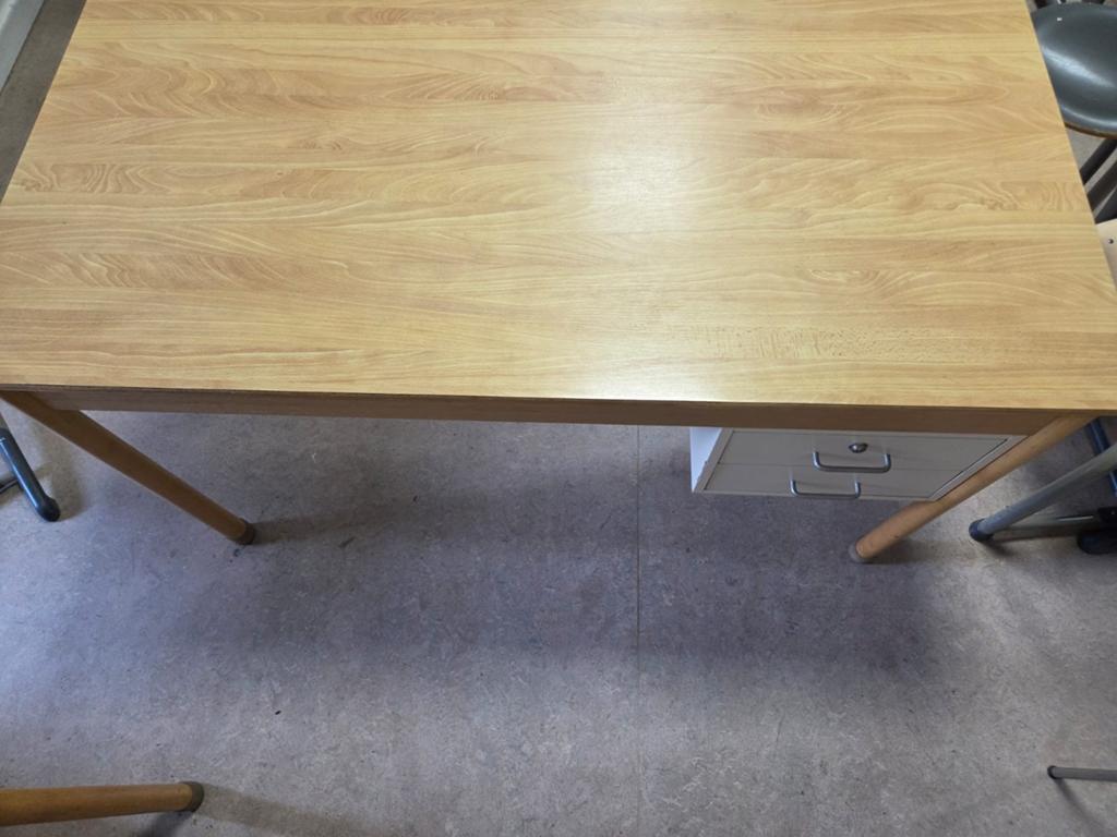 Groot schoolbureau., Huis en Inrichting, Bureaus, Ophalen, Gebruikt