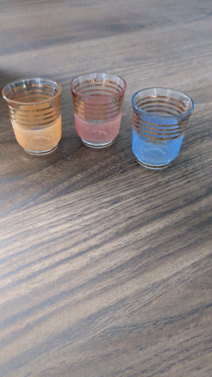 Set van 3 Vintage Borrelglaasjes - Kleurrijk met Gouden Rand, Ophalen of Verzenden