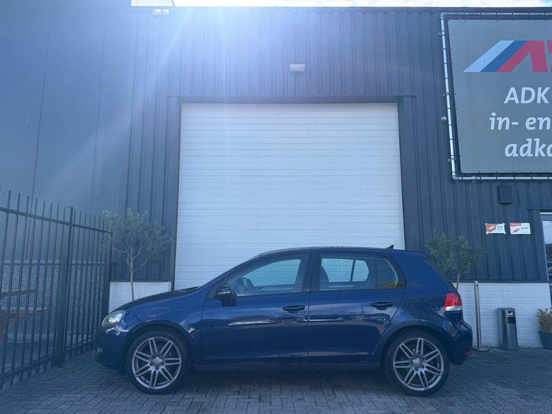 Volkswagen Golf 1.6 Comfortline NIEUWE APK/NAVI/STOELVERW/CL, Auto's, Voorwielaandrijving, Euro 5, Stof, Gebruikt