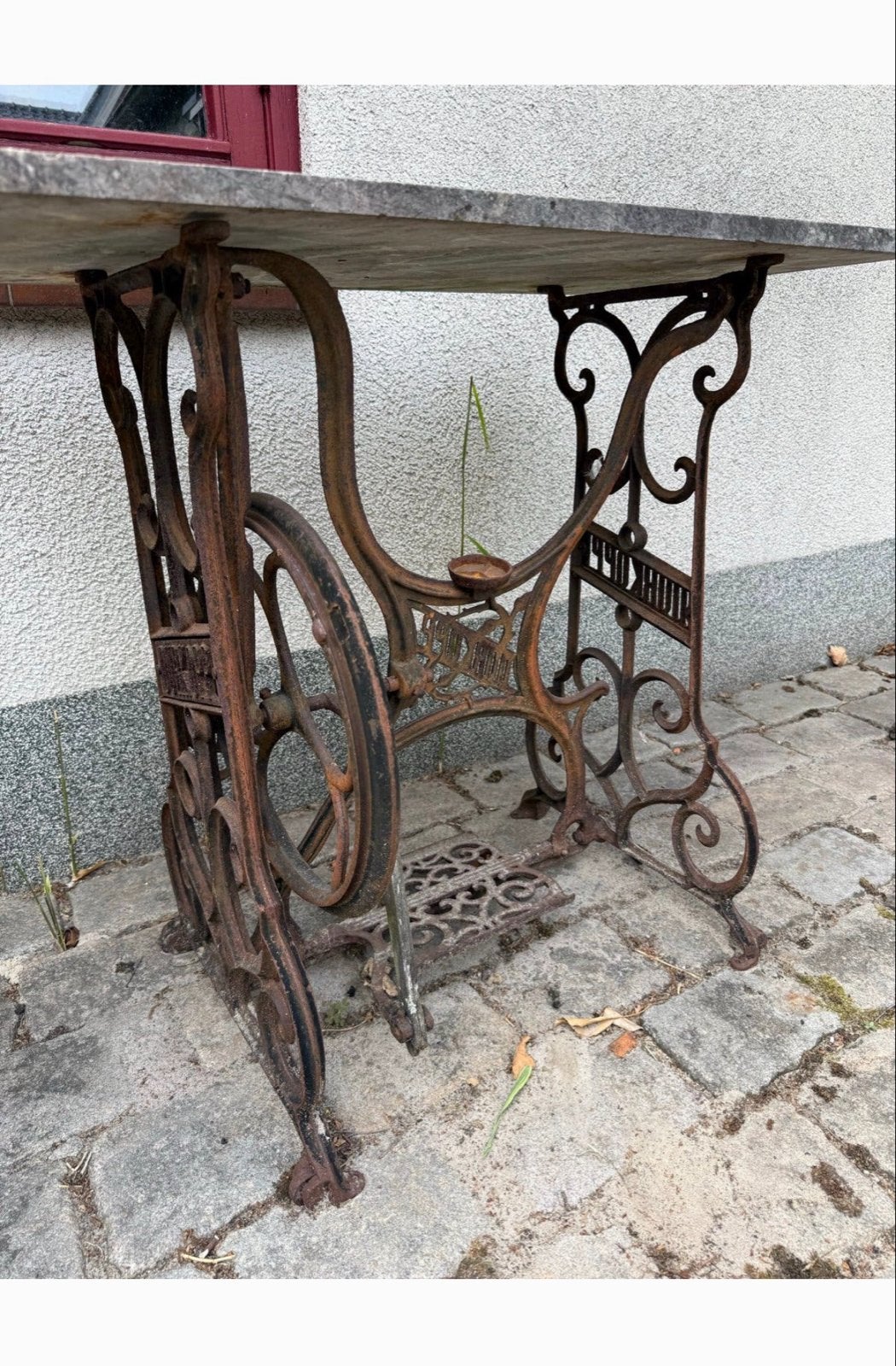Dürkopp naaitafel onderstel omgebouwd tot tuintafel, Ophalen