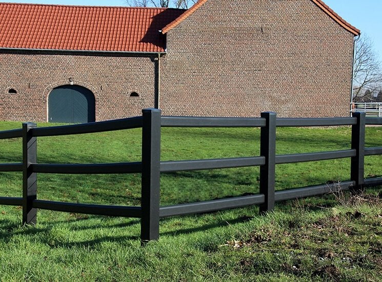 5. Kunststof hekwerk | Kunststof omheining | plastic hek, Weidegang, 4 paarden of pony's of meer