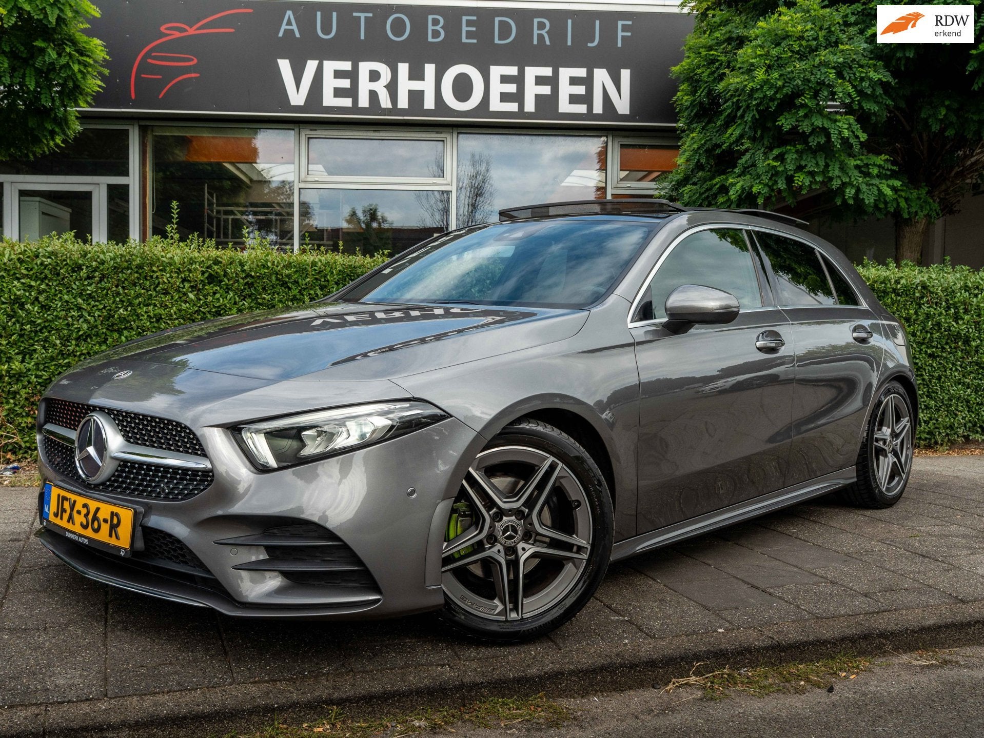 Mercedes-Benz A-klasse 200 Business Solution AMG LINE - PANO, Auto's, Dealer onderhouden, Gebruikt, 4 cilinders, 163 pk