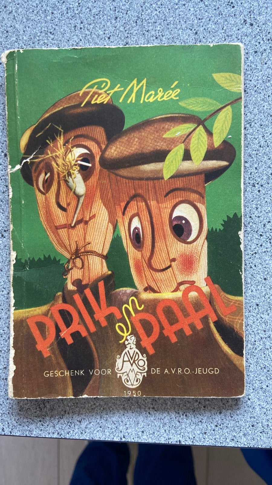 Prik en Praal - Piet Marée (1950) - AVRO Jeugd, Ophalen of Verzenden, Gelezen, Fictie algemeen