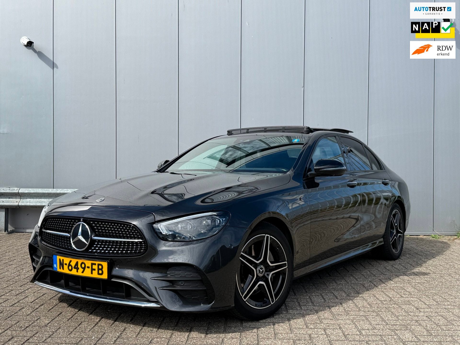 Mercedes-Benz E-klasse 200 Business Solution AMG | Panoramad, Auto's, Automaat, Dealer onderhouden, Gebruikt, 4 cilinders