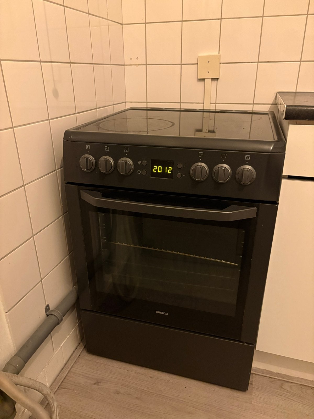 Beko Keramisch Fornuis met Oven, Witgoed en Apparatuur, Ophalen, 60 cm of meer, Keramisch, 4 kookzones