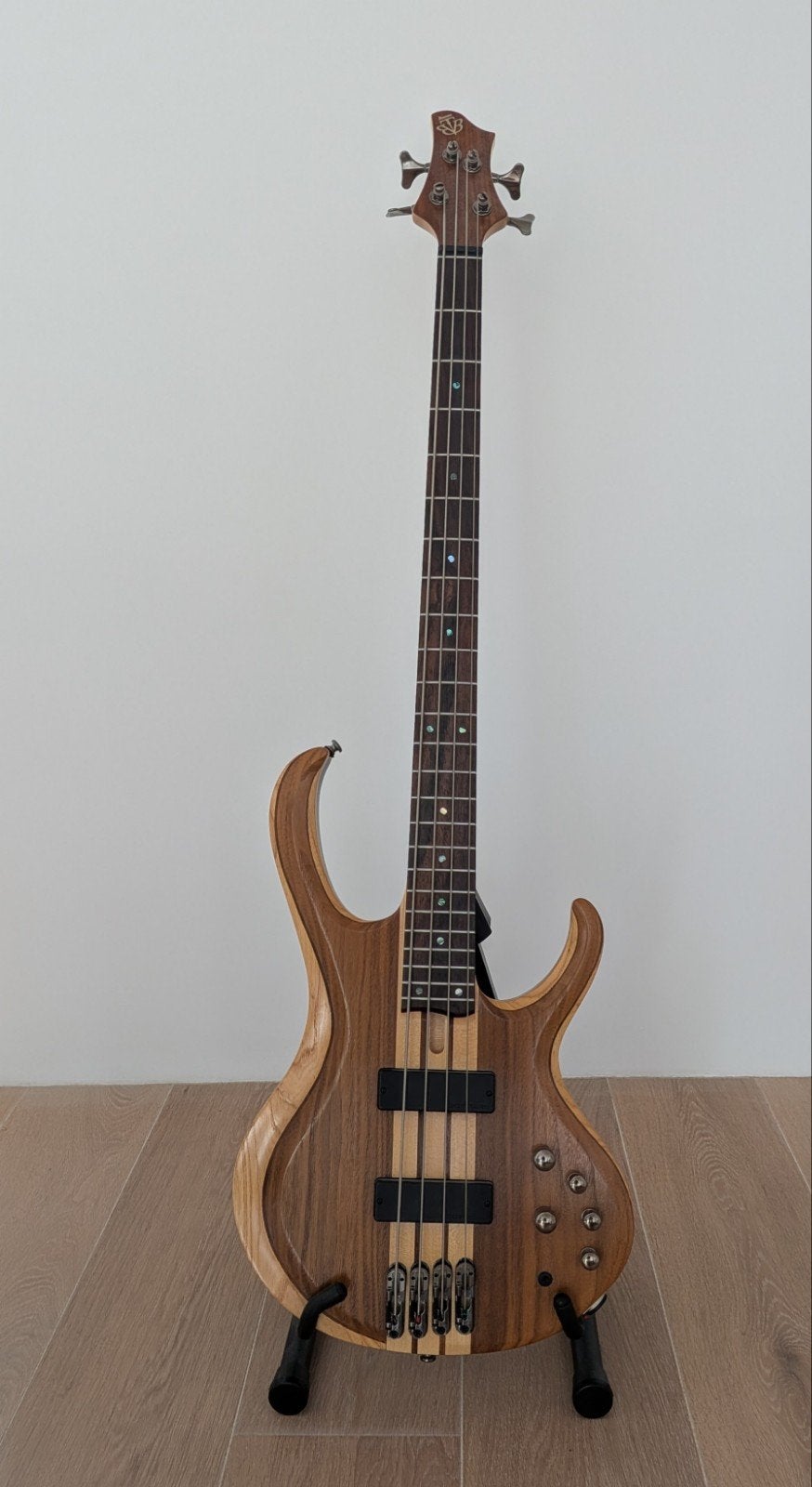 Ibanez BTB-740 Basgitaar Bartolini Pickups (Nieuwstaat), Muziek en Instrumenten, Snaarinstrumenten | Gitaren | Bas, Ophalen, Zo goed als nieuw