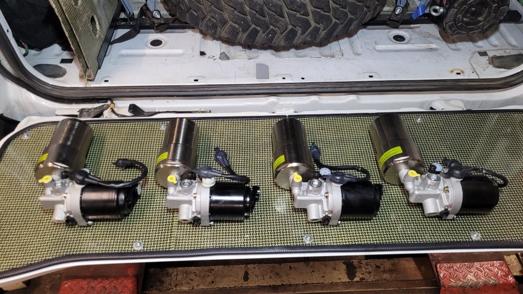 ABS- Rempomp met Accumulator Land Cruiser 100, 120 & LX470, Niet ingevuld, Niet ingevuld, Nieuw, Ophalen of Verzenden