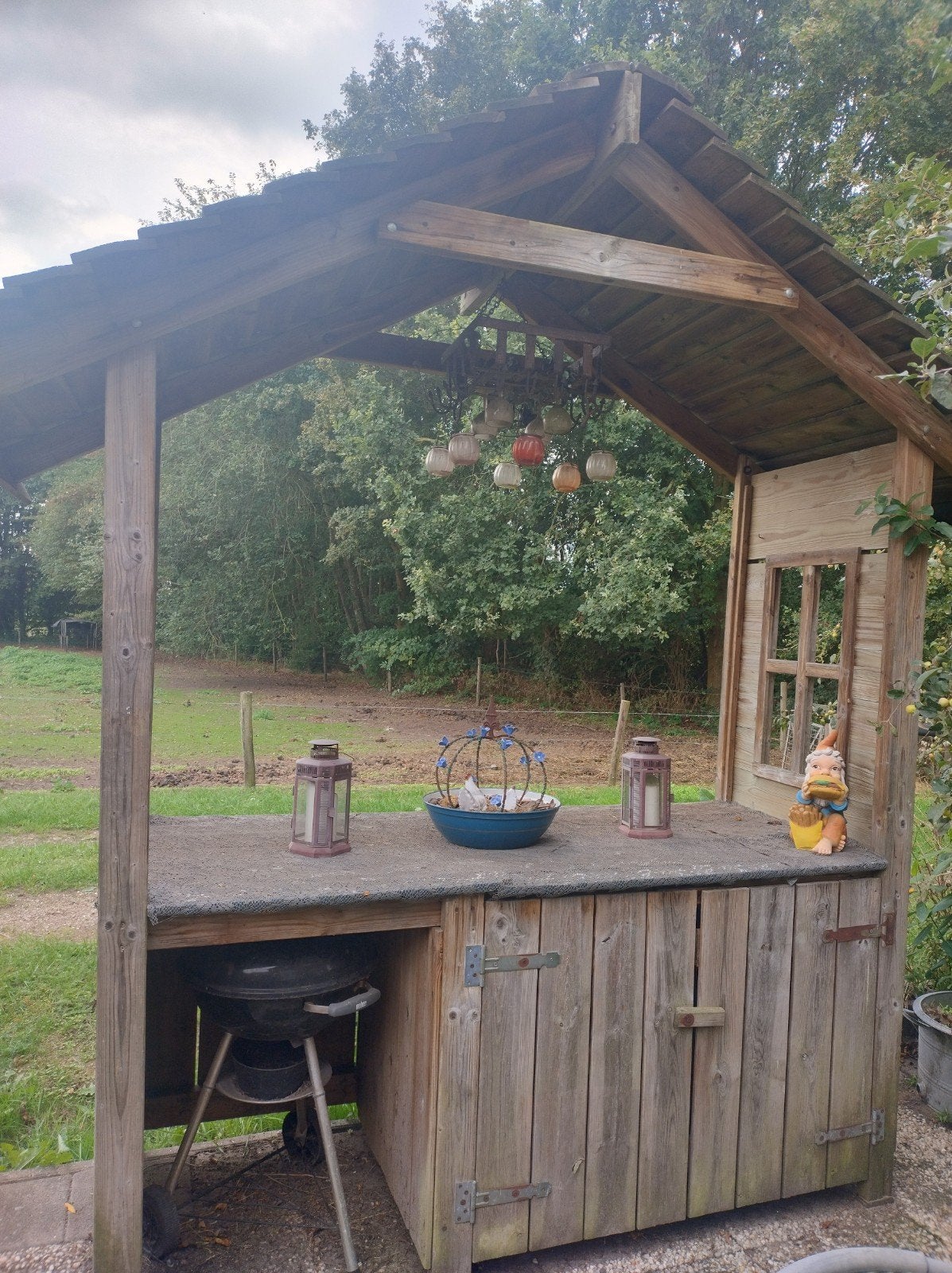Houten buitenkeuken met opbergruimte, Ophalen, Gebruikt, Houtskool, Onbekend