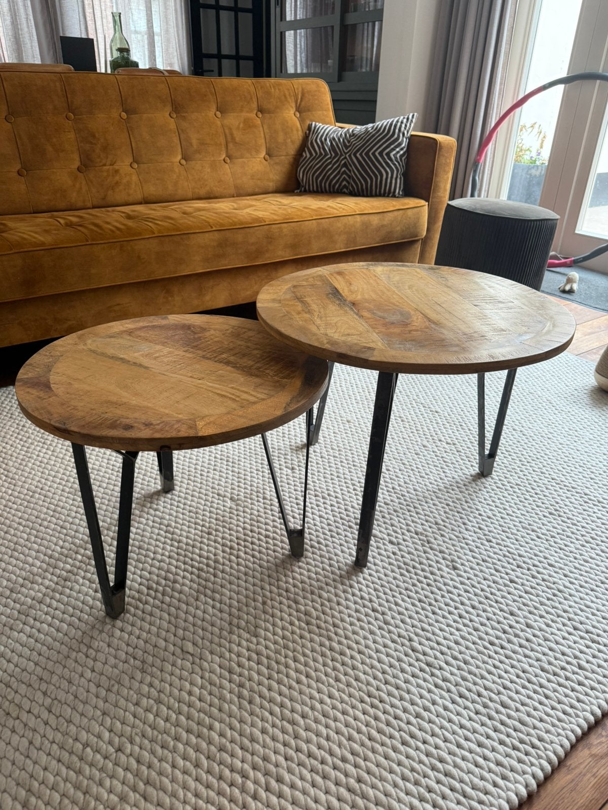 Mangohout salontafelset met stalen onderstel, Rond, 50 tot 100 cm, Zo goed als nieuw, Minder dan 50 cm