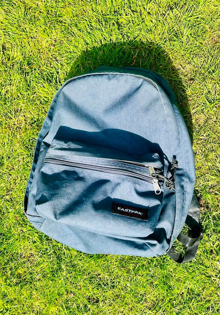 Eastpak laptop rugtas Day Pak’r in denim blauw, Gebruikt, 25 tot 40 cm, Ophalen of Verzenden, 30 tot 45 cm
