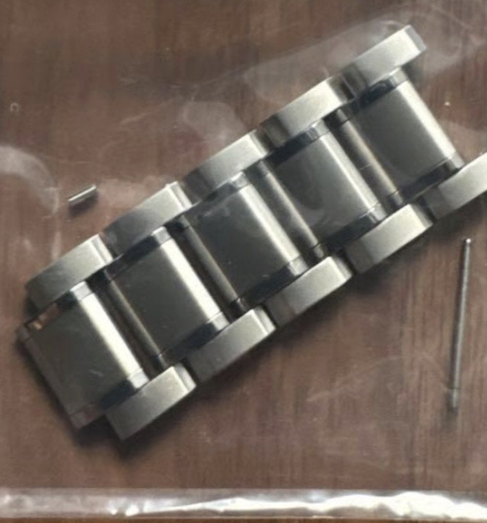 Gezocht titanium schakels voor een Seiko Astron SBXB045, Polshorloge, Overige materialen, Ophalen of Verzenden, Zo goed als nieuw