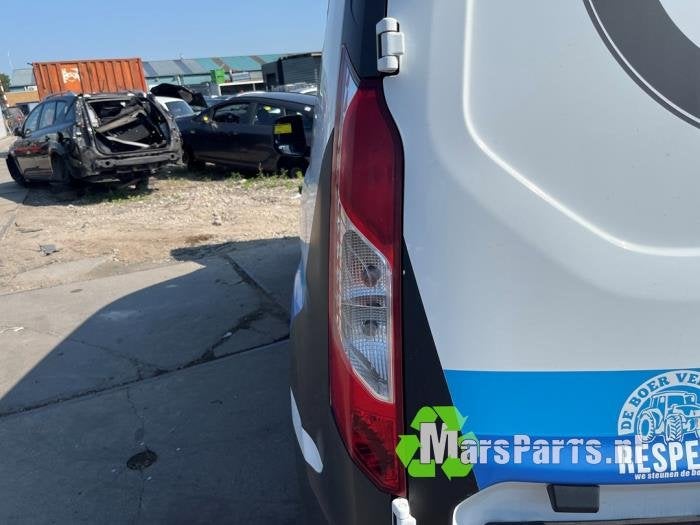 Achterlicht links van een Ford Transit Connect